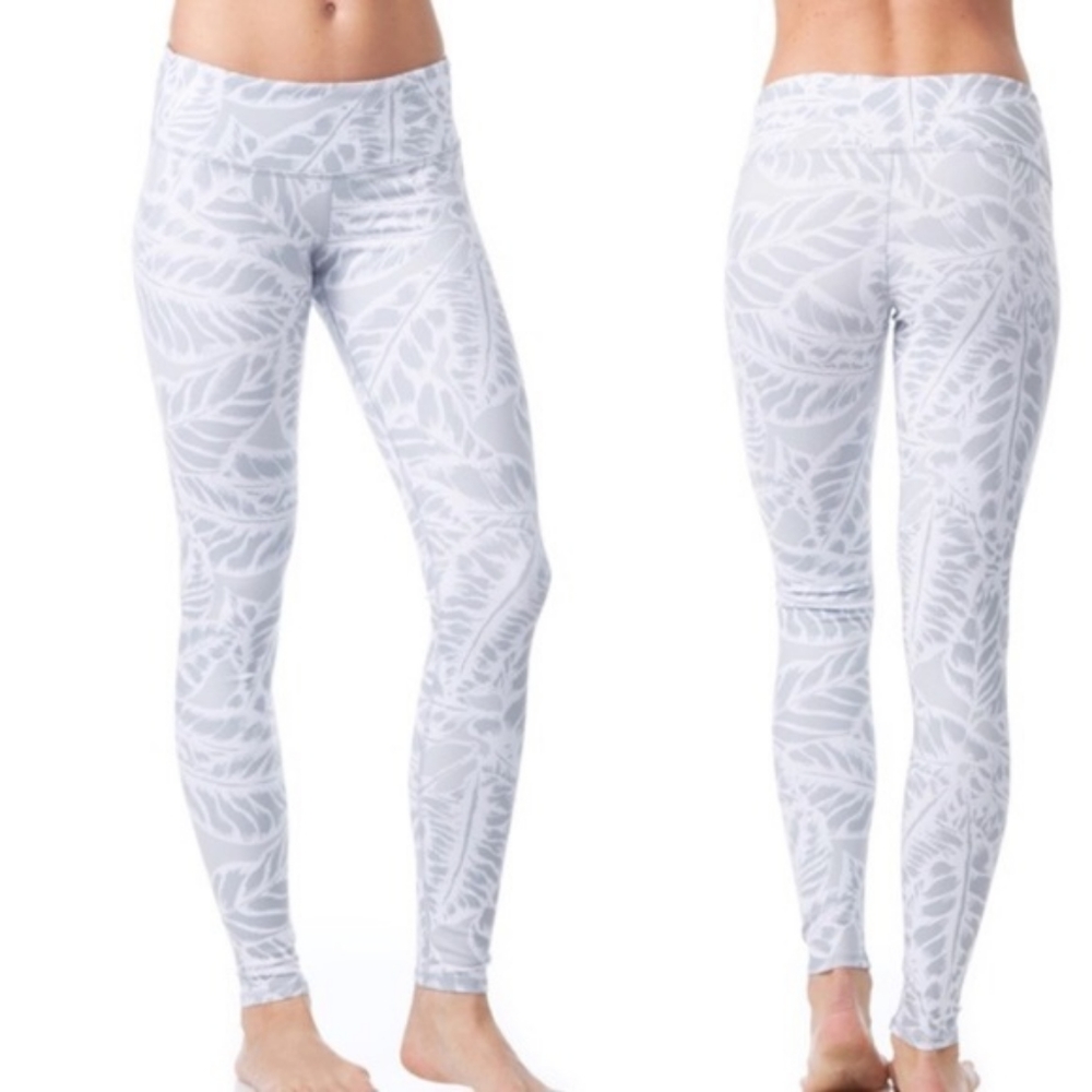 ALO Yoga Legging in Grey Floral Pattern
